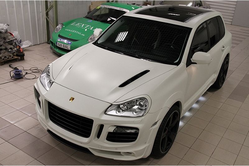 Porsche Cayenne в матовой пленке